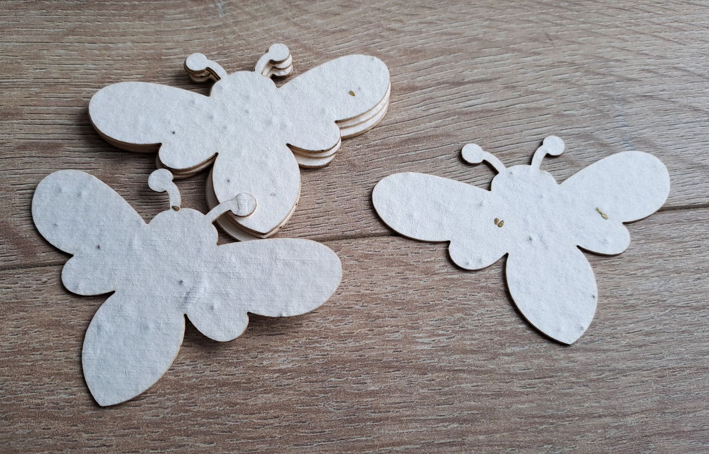 Abeille à planter en papier ensemencé