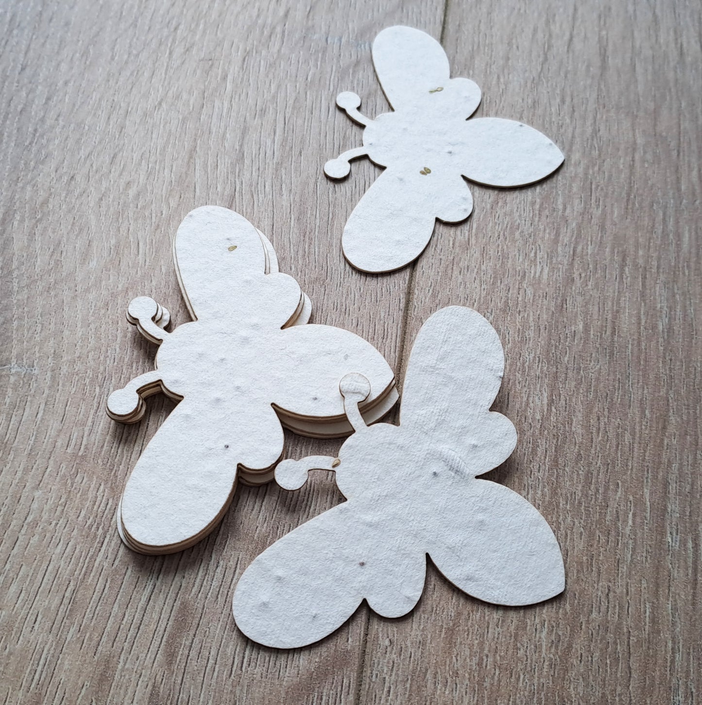 Abeille à planter en papier ensemencé