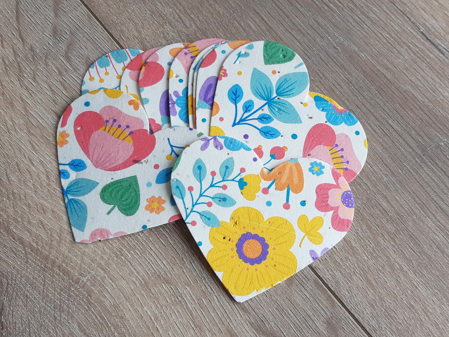 Coeur ensemencé à planter avec variantes florales
